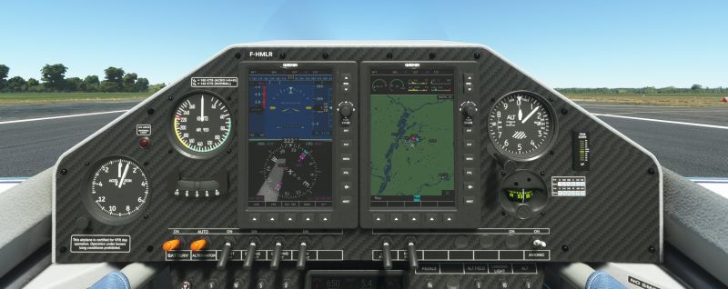 Fichier:32 Extra330LT.jpg